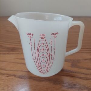 Vintage Tupperware 2 C 16oz Measuring Cup Raised Red Lettering